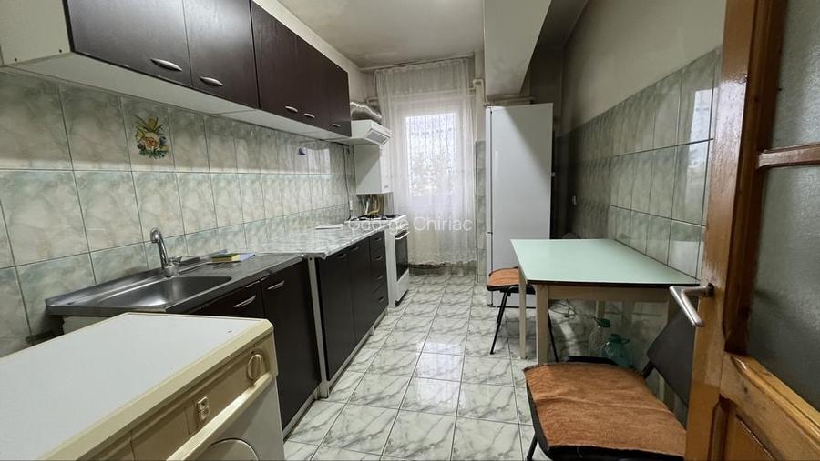 Apartament cu 2 camere decomandate si debara, situat ultracentral in Bacau, pe Strada 9 Mai nr. 24