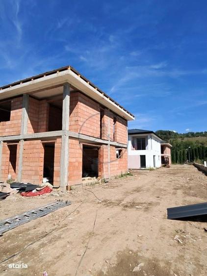 Casă cu 4 camere cu Teren 350 Mp în Central