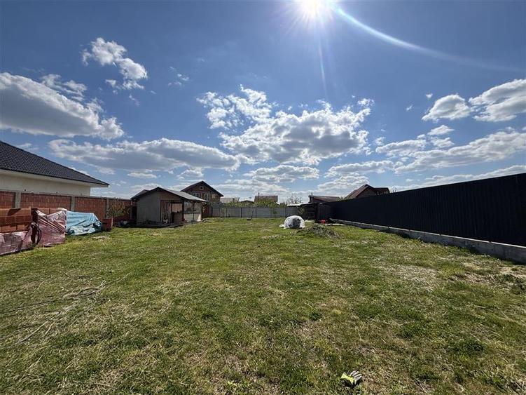 Teren intravilan de 795 mp, în Cheriu