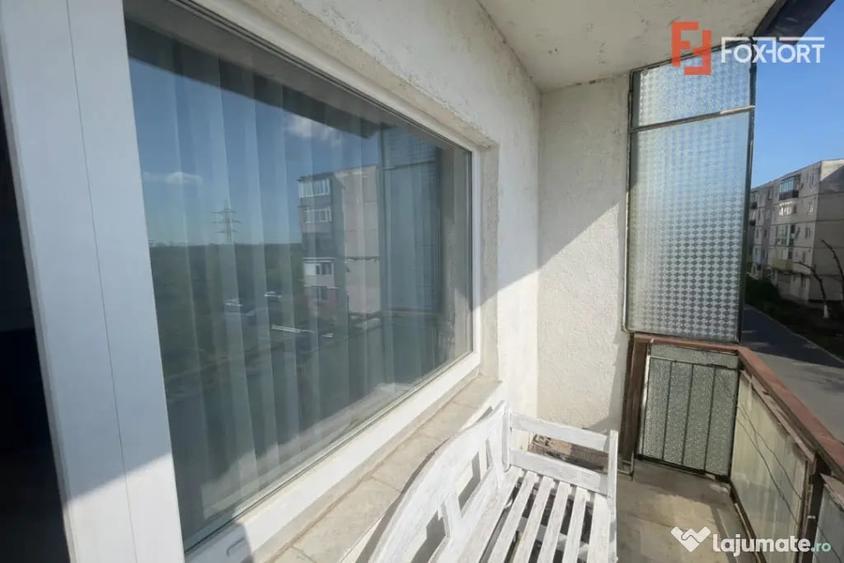 Apartament cu 3 camere semidecomandat în Micălaca