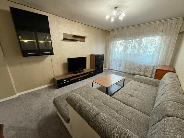 Apartament cu 3 camere decomandat în Obor