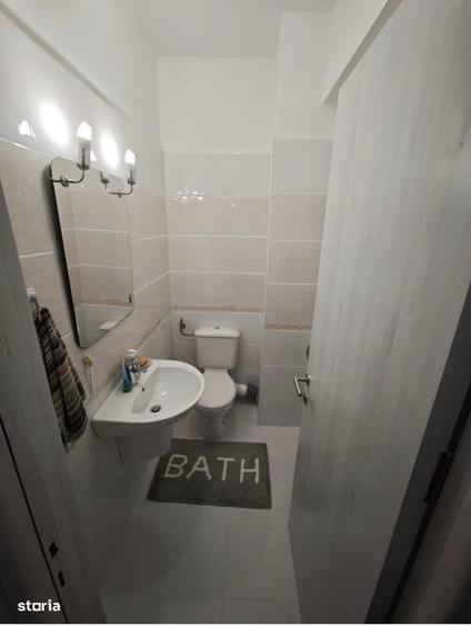 Apartament cu 3 camere semidecomandat în Găvana