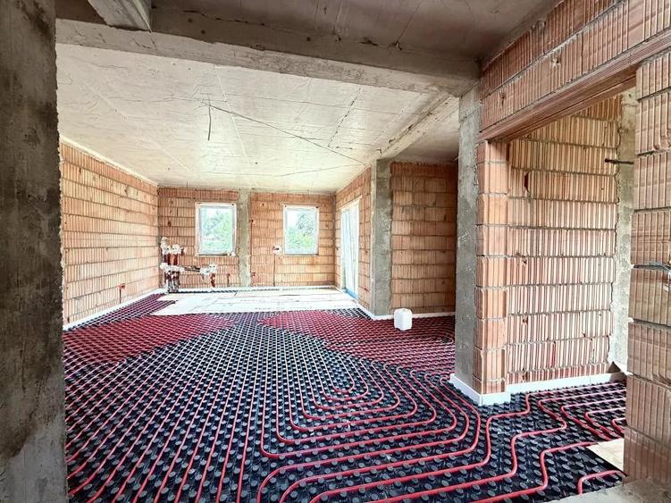 Casă cu 4 camere cu Teren 411 Mp în Sânandrei