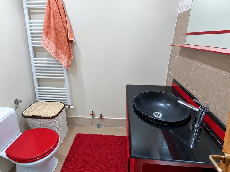 Casă individuală cu 4 camere cu Canalizare în Vulcan