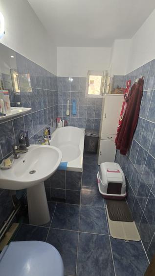 Apartament cu 3 camere decomandat în Nerva Traian