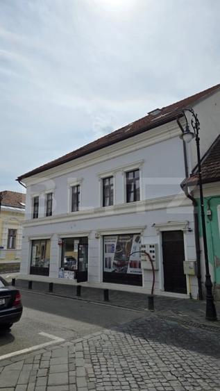 Apartament cu 3 camere decomandat, mobilat în Est