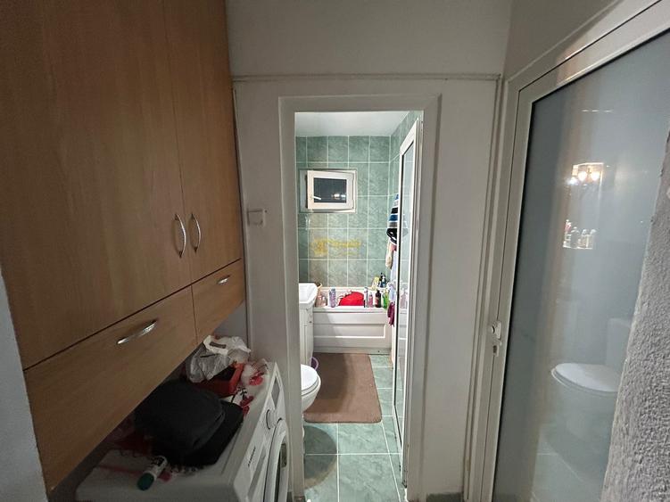 Apartament cu 3 camere semidecomandat în Păcurari