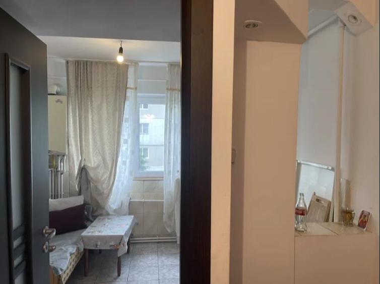 Apartament cu 3 camere semidecomandat, mobilat în Zimbru