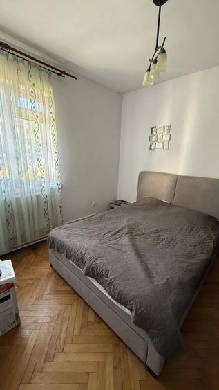 Apartament cu 3 camere semidecomandat în Săvinești