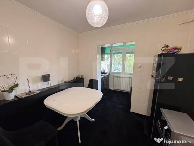 Apartament cu 4 camere decomandat în Sărari