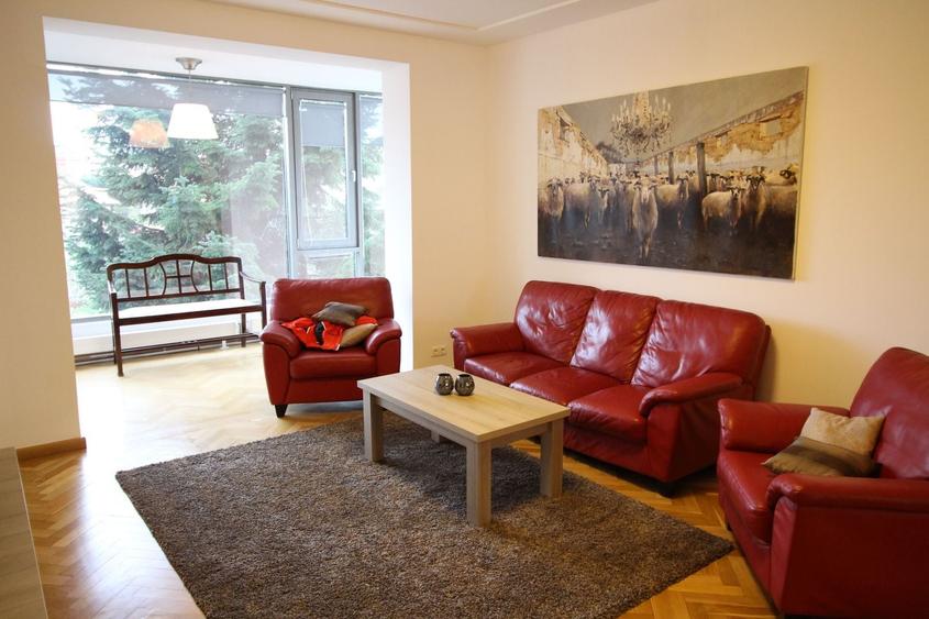 Apartament cu 3 camere decomandat în Central