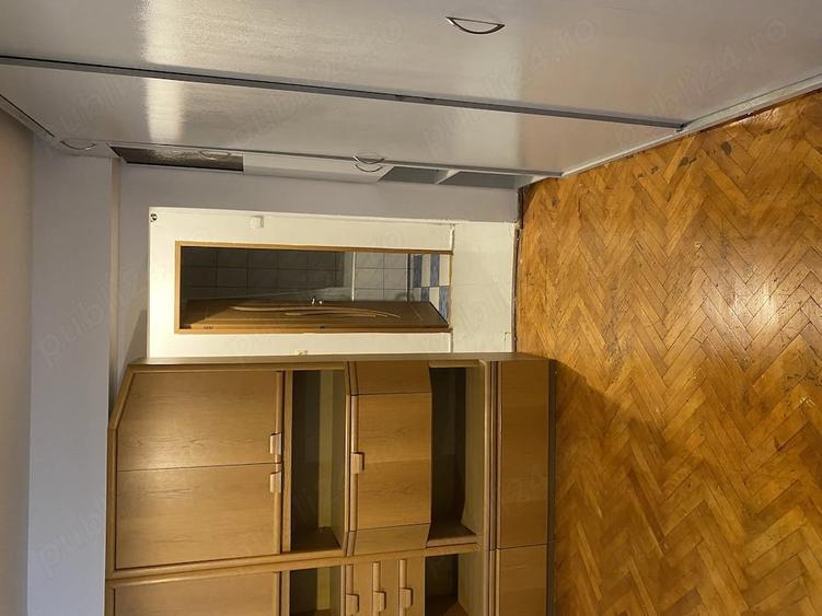 Apartament cu 3 camere semidecomandat în Central