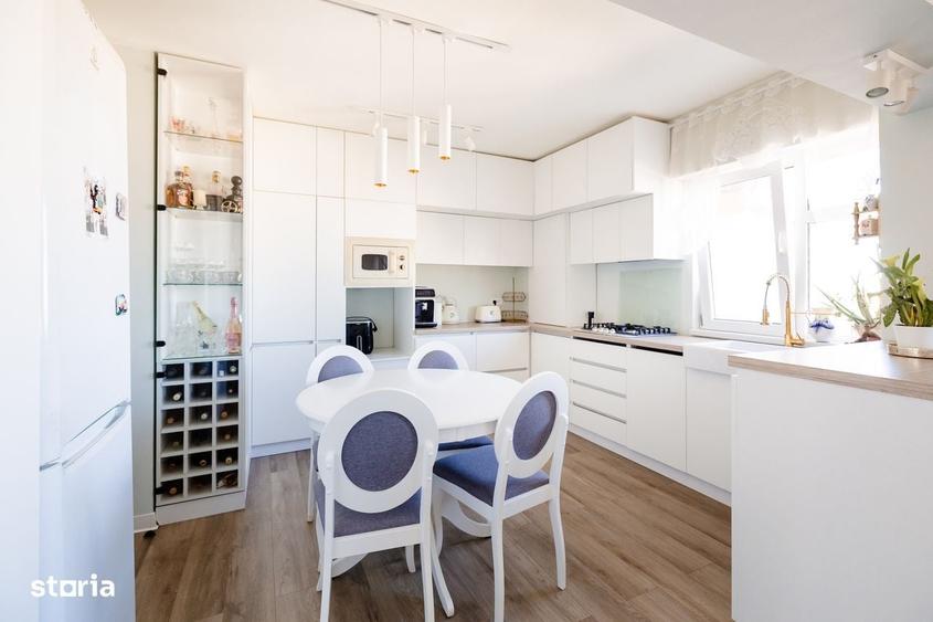 Apartament cu 4 camere decomandat în Central