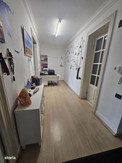Apartament cu 4 camere decomandat în Victoriei