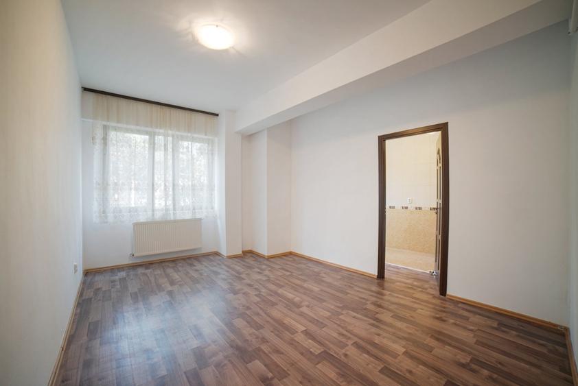 Apartament cu 2 camere semidecomandat în Ferentari
