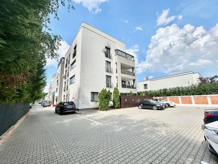Apartament cu 4 camere decomandat, mobilat în Iancu Nicolae