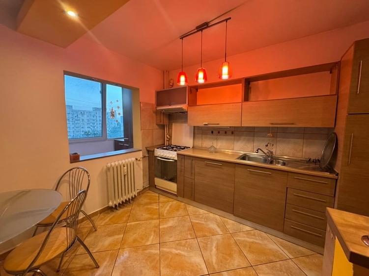 Apartament cu 3 camere decomandat, mobilat în Drumul Taberei