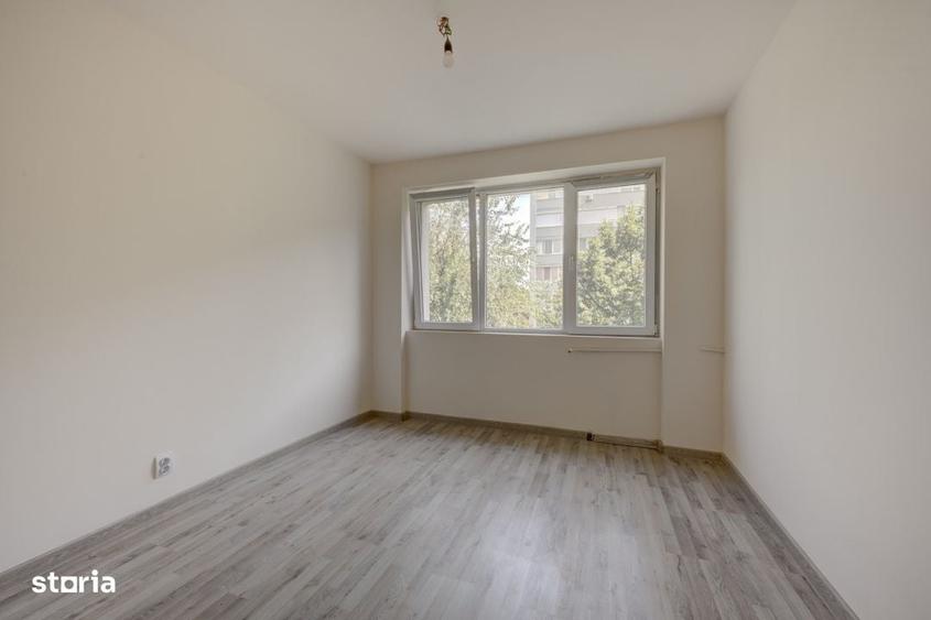 Apartament cu 3 camere semidecomandat în Titan