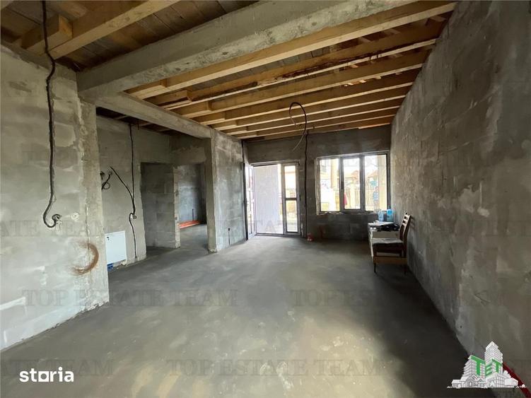 Casă cu 5 camere cu Canalizare în Lumina