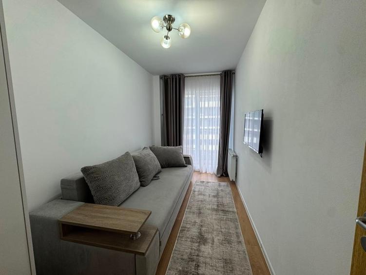 Apartament cu 3 camere semidecomandat, mobilat în Tractorul