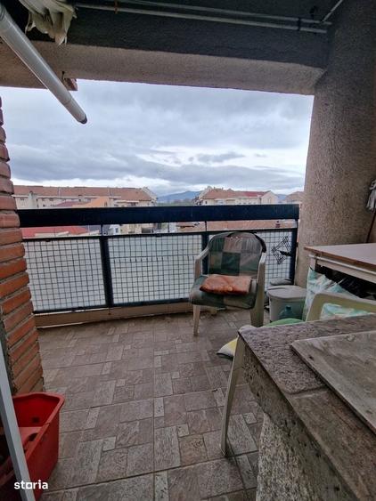 Apartament cu 3 camere decomandat în Exterior Vest