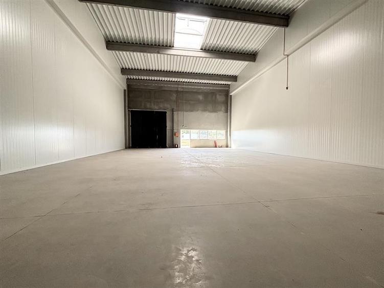 Spațiu industrial, de 255 mp, în Vest