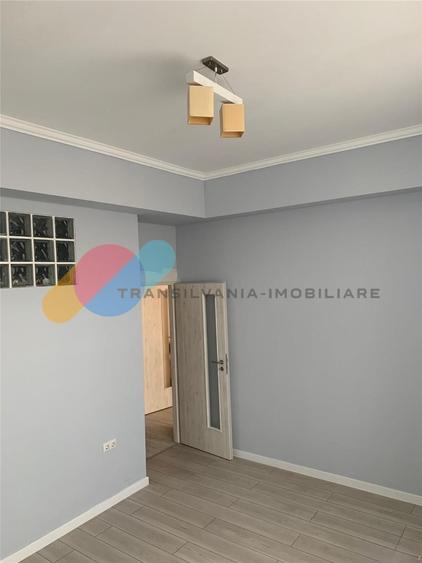Apartament cu 4 camere semidecomandat în Central