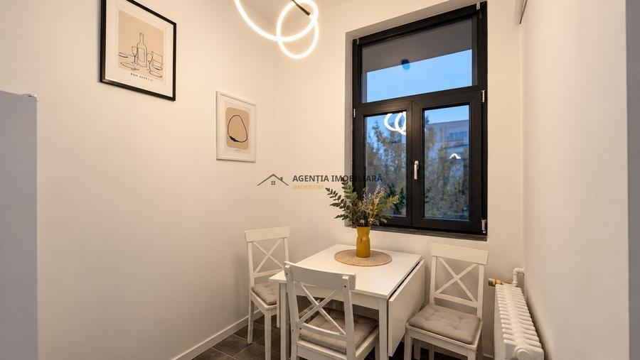 Apartament cu 3 camere circular, mobilat în P-ța Unirii