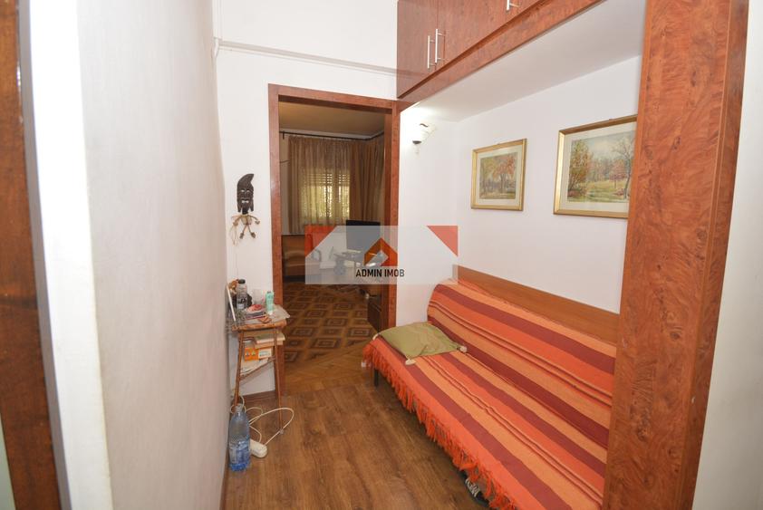 Apartament cu 3 camere semidecomandat în Dacia