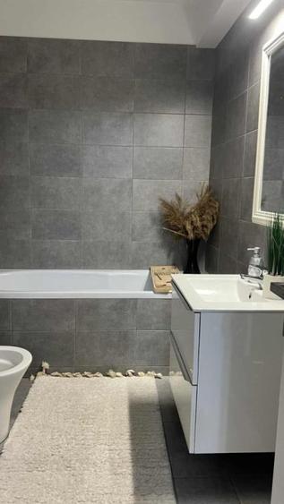 Apartament cu 2 camere semidecomandat, mobilat în Florești