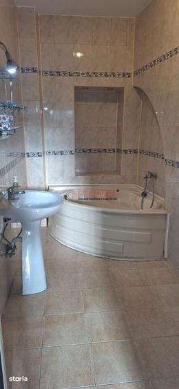 Apartament cu 4 camere în Centrul Civic