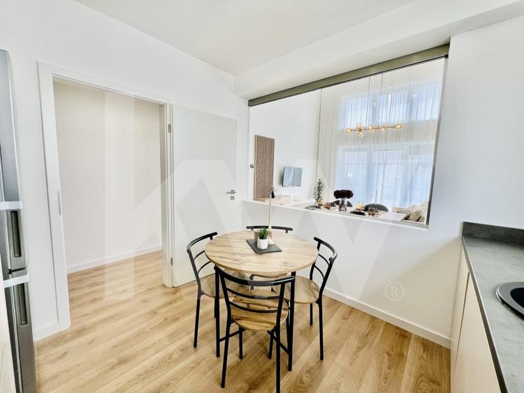 Apartament cu 4 camere decomandat în Cristian
