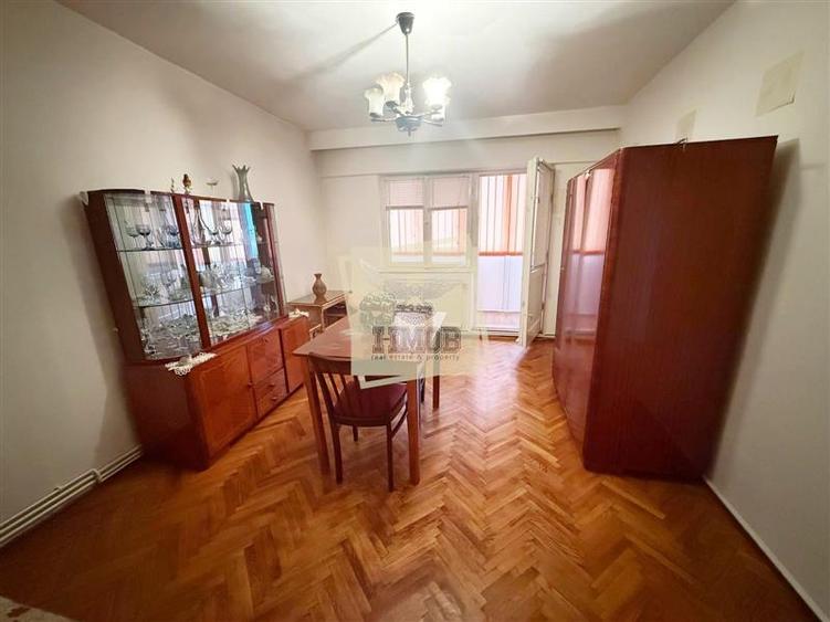 Apartament cu 4 camere decomandat, mobilat în Vasile Aaron