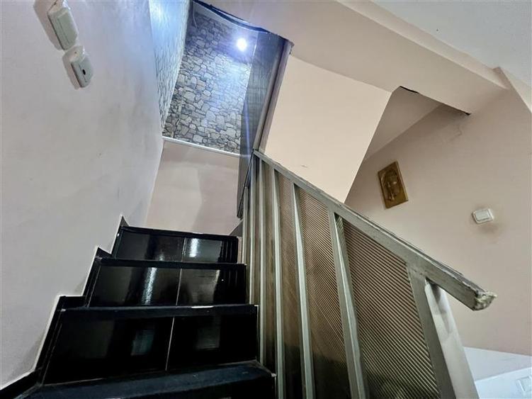 Casă individuală cu 5 camere cu Teren 1382 Mp în Voinești