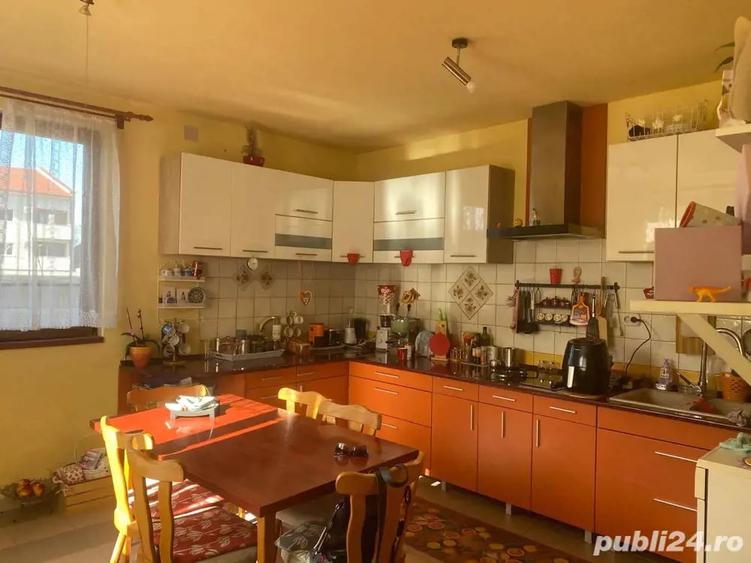 Casă cu 6 camere cu Teren 1100 Mp în Bucovina