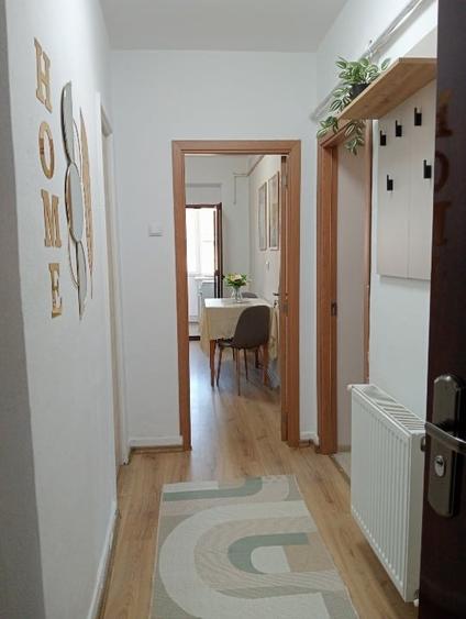 Apartament cu 2 camere semidecomandat, mobilat în Central