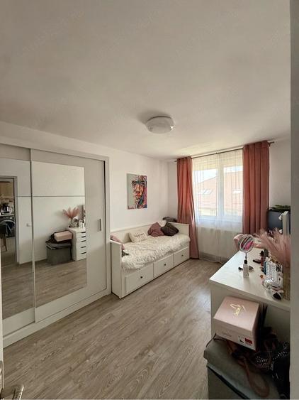 Apartament cu 3 camere decomandat în Florești