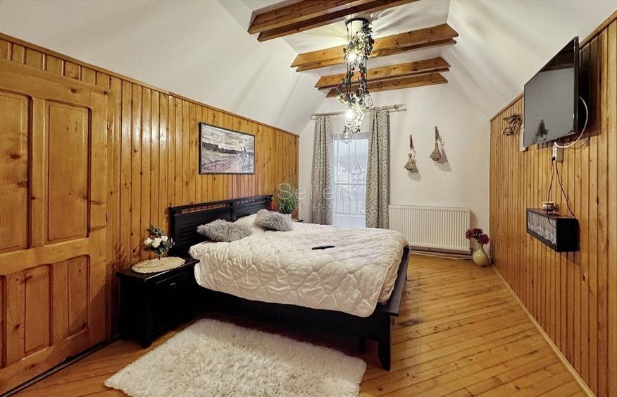 Casă individuală cu 9 camere cu Canalizare în Florilor