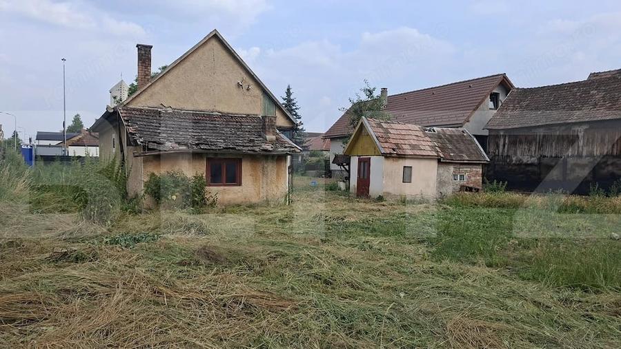 Casă cu Teren 1070 Mp în Central