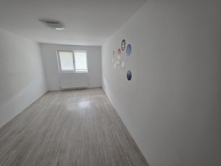 Casă cu 4 camere în Rediu