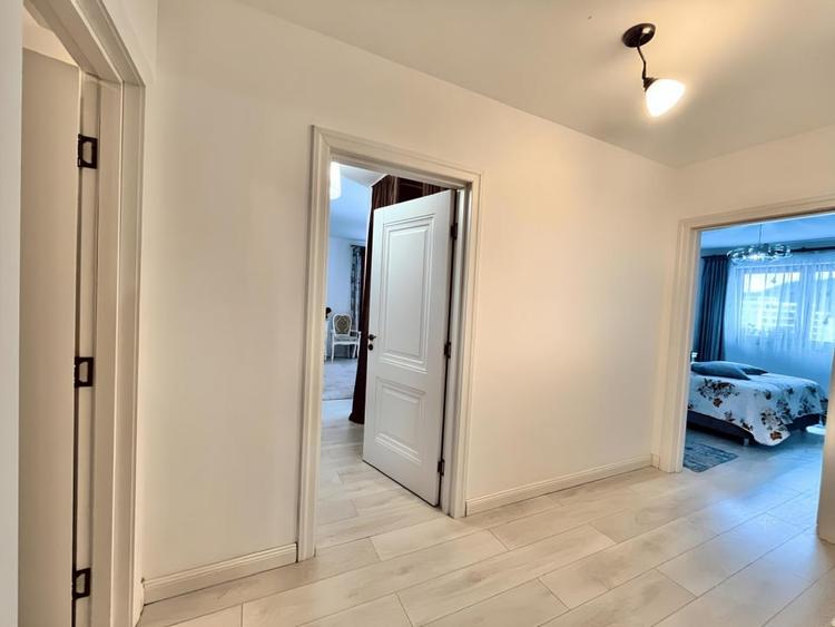 Penthouse cu 4 camere decomandat, mobilat în Noua