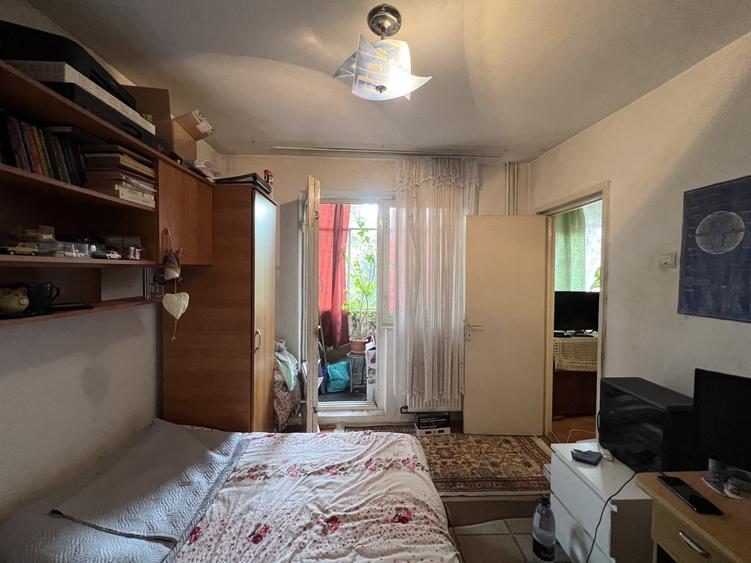 Apartament cu 3 camere nedecomandat, mobilat în Girocului