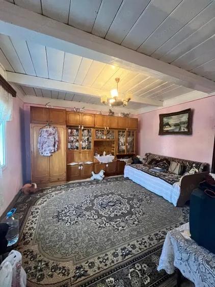 Casă cu 3 camere cu Teren 800 Mp în Siret