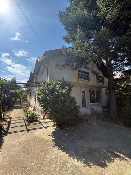 Casă cu 5 camere cu Teren 580 Mp în Mogoșoaia