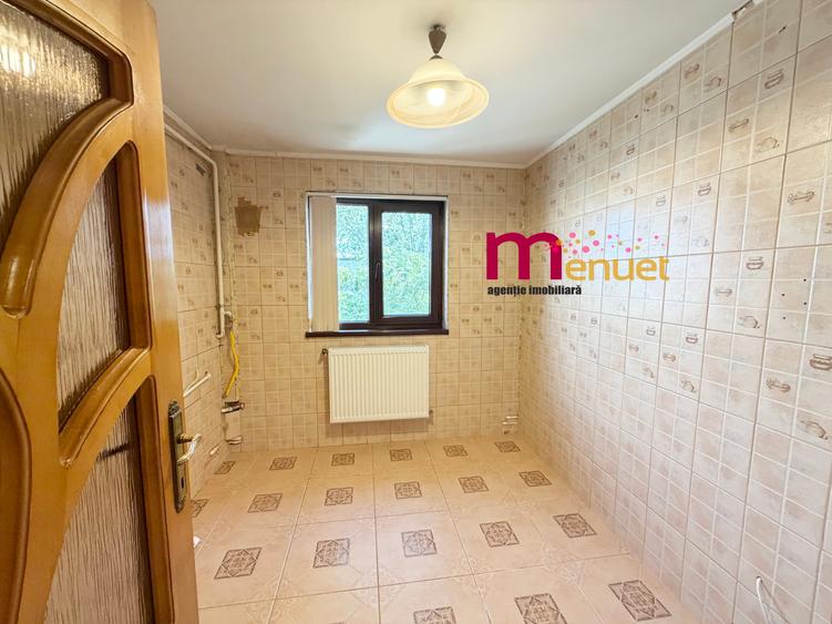 Apartament cu 3 camere semidecomandat în Vest