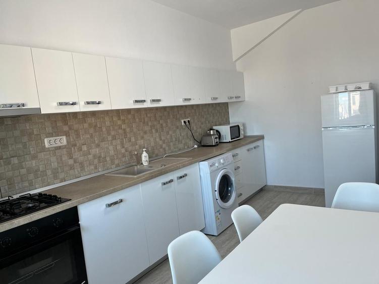Apartament cu 3 camere decomandat în Palazu Mare