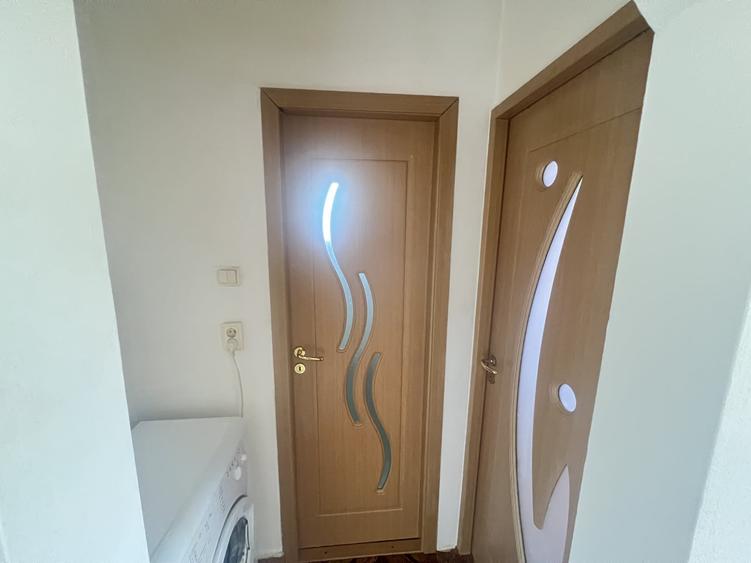 Apartament cu 2 camere semidecomandat, mobilat în Tractorul