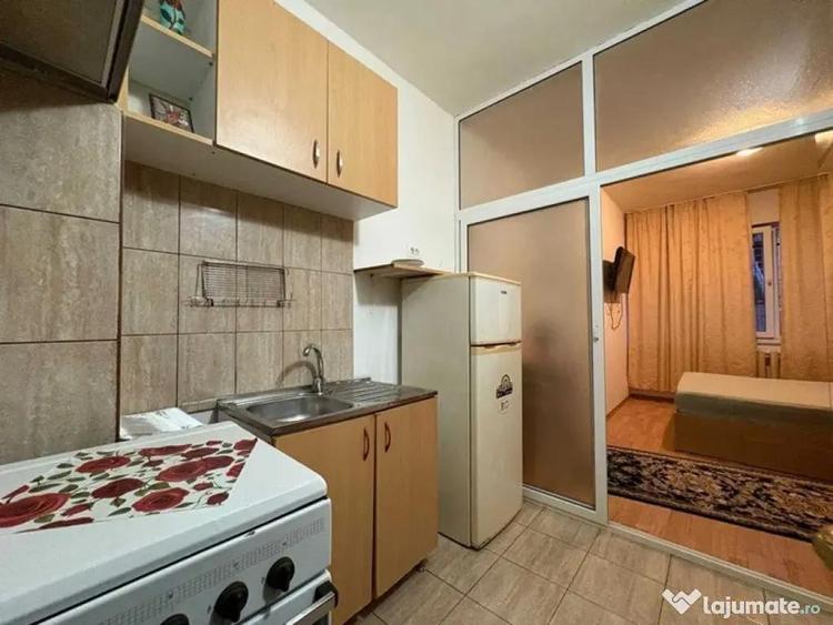 Garsonieră semidecomandată, mobilată în CET