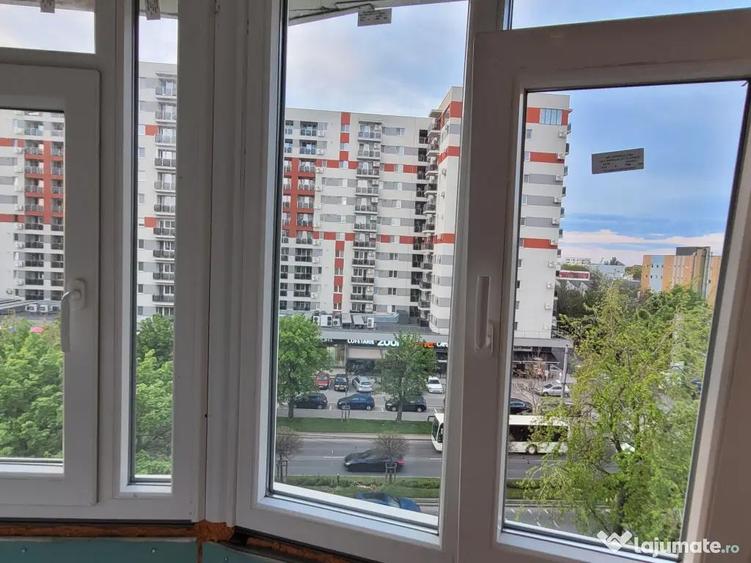 Apartament cu 5 camere decomandat în Păcii