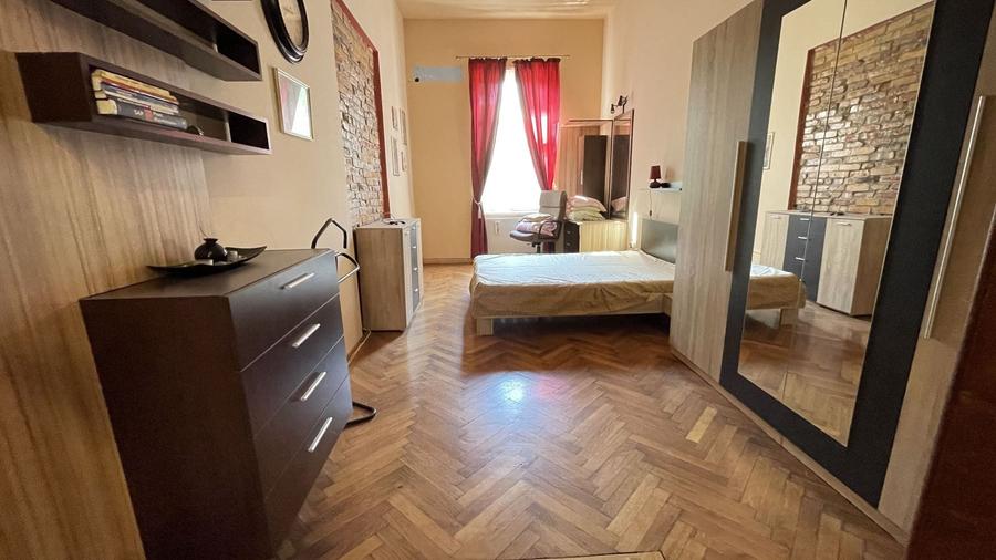 Apartament cu 4 camere decomandat, mobilat în Neptun